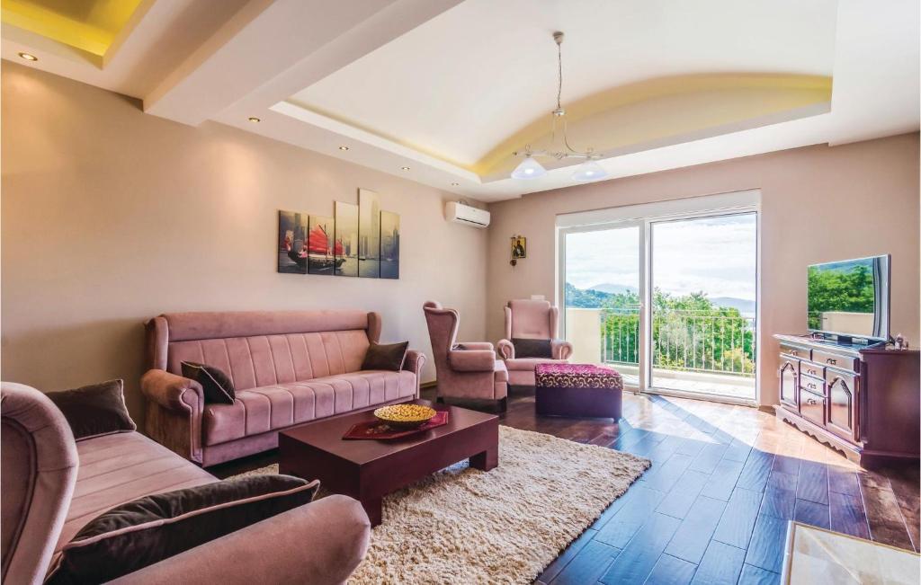 Cozy Home In Igalo With Wifi - 3
