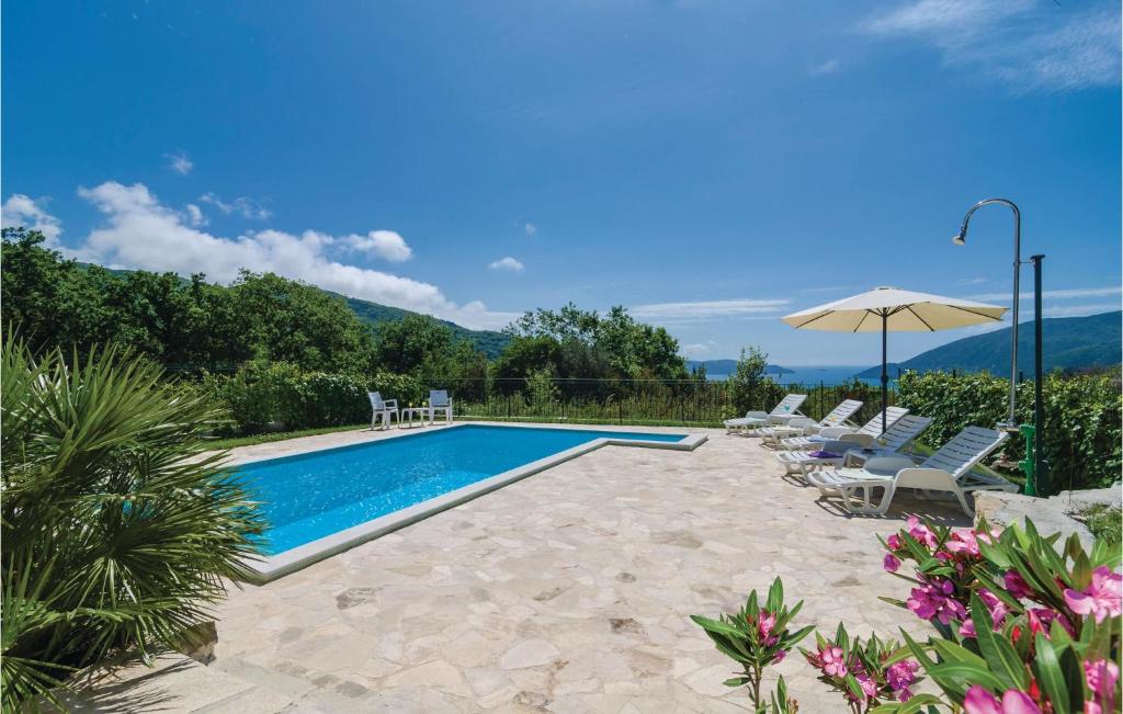 Cozy Home In Igalo With Wifi - 2