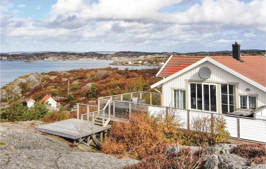 Stunning Home In Kyrkesund With 5 Bedrooms, Sauna And Internet