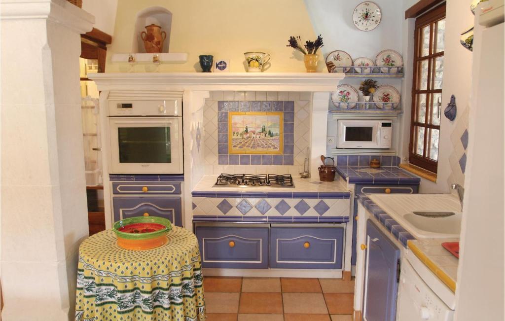 Amazing Home In Gordes - 4