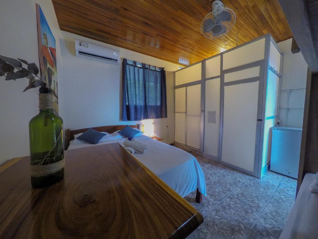 Cocobolo Surf Hotel & School photo