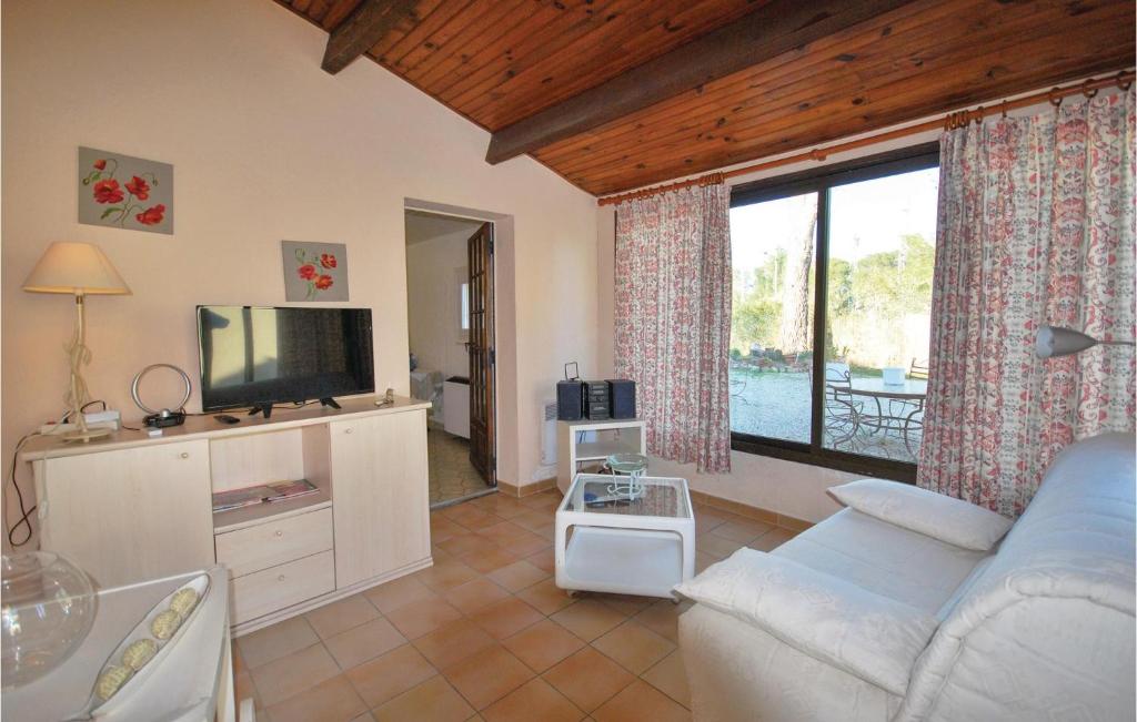 Awesome Apartment In Roquebrune Sur Argens - 2