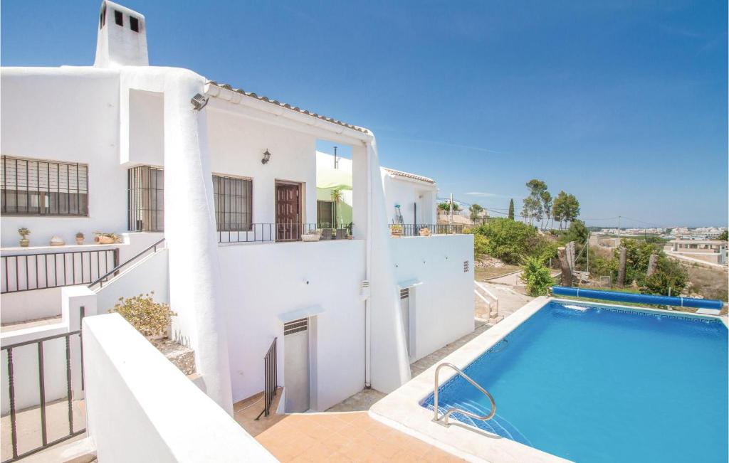 Stunning Home In Alberique With 4 Bedrooms, Outdoor Swimming Pool And Heated Swimming Pool — Hotel in València