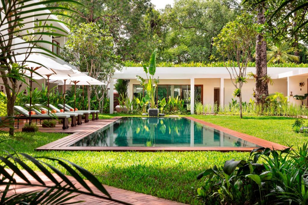 スイミングプール