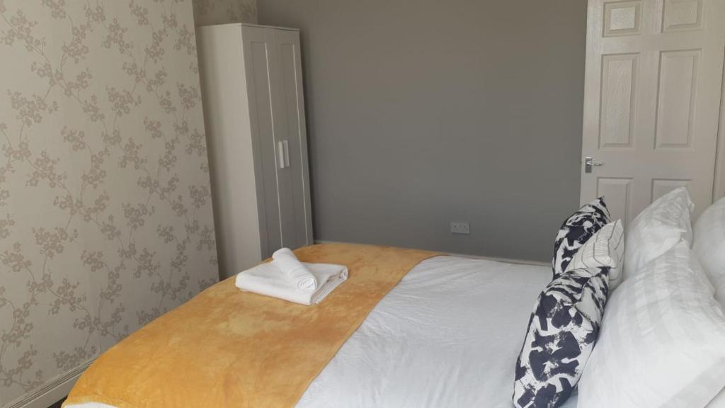 Gateshead's Amethyst 3 Bedroom Apt, Sleeps 6 Guests photo