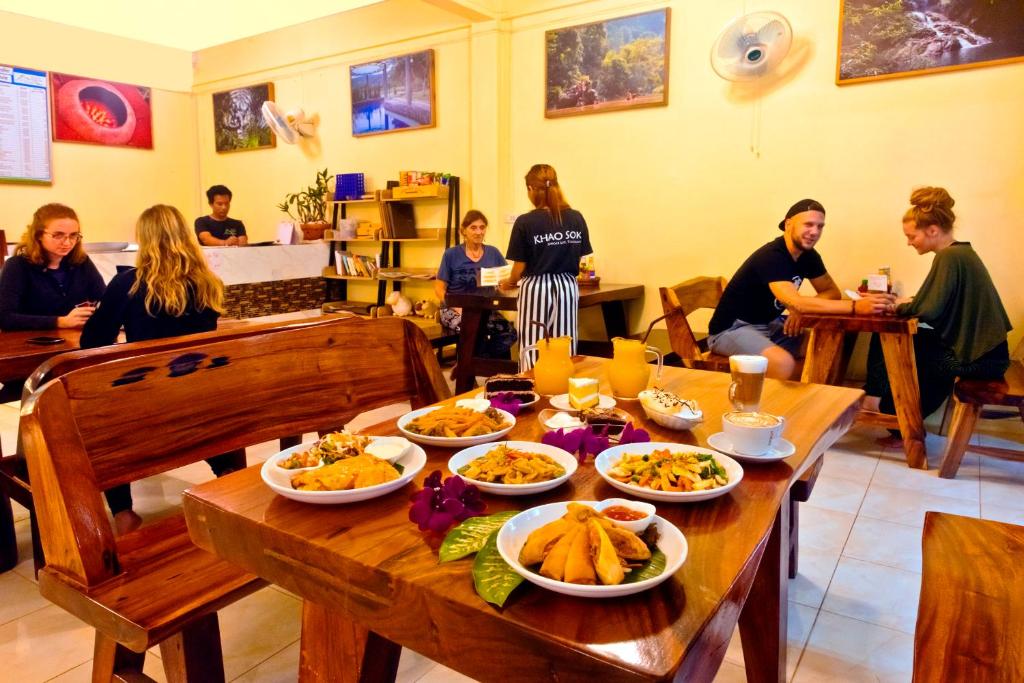 Restaurant, Coco Khao Sok Hostel in Khao Sok (Suratthani)