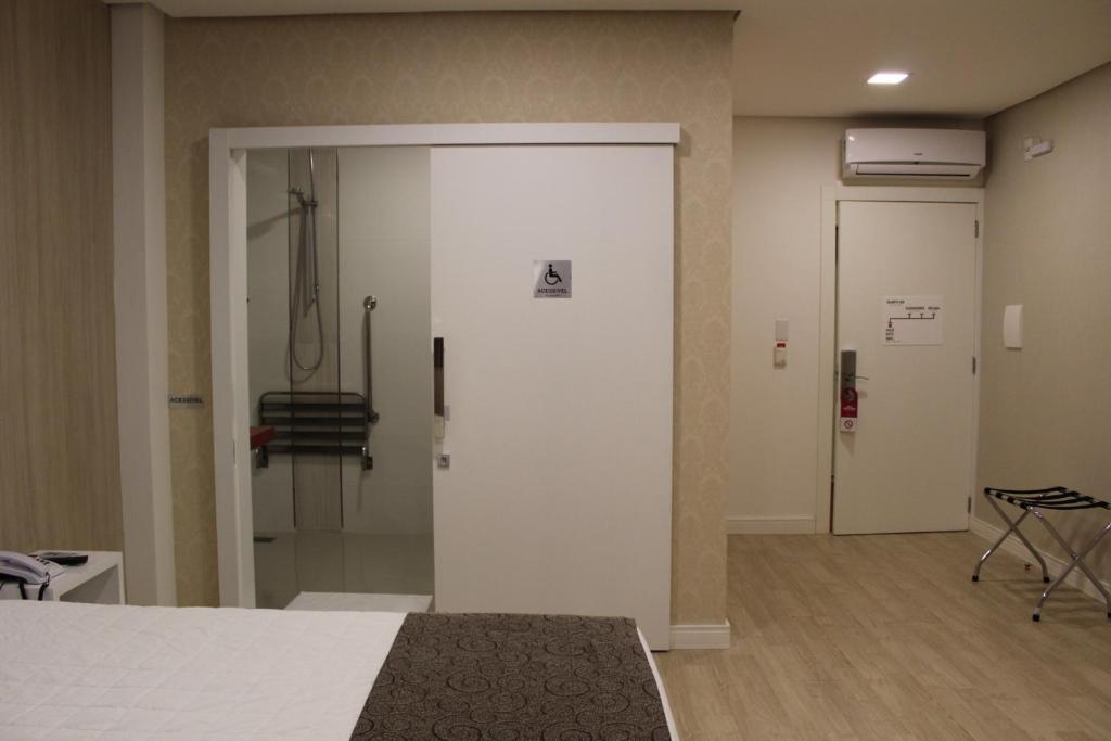 Holiday & Business Hotel - Em frente ao Centro de Eventos e Arena Conda photo