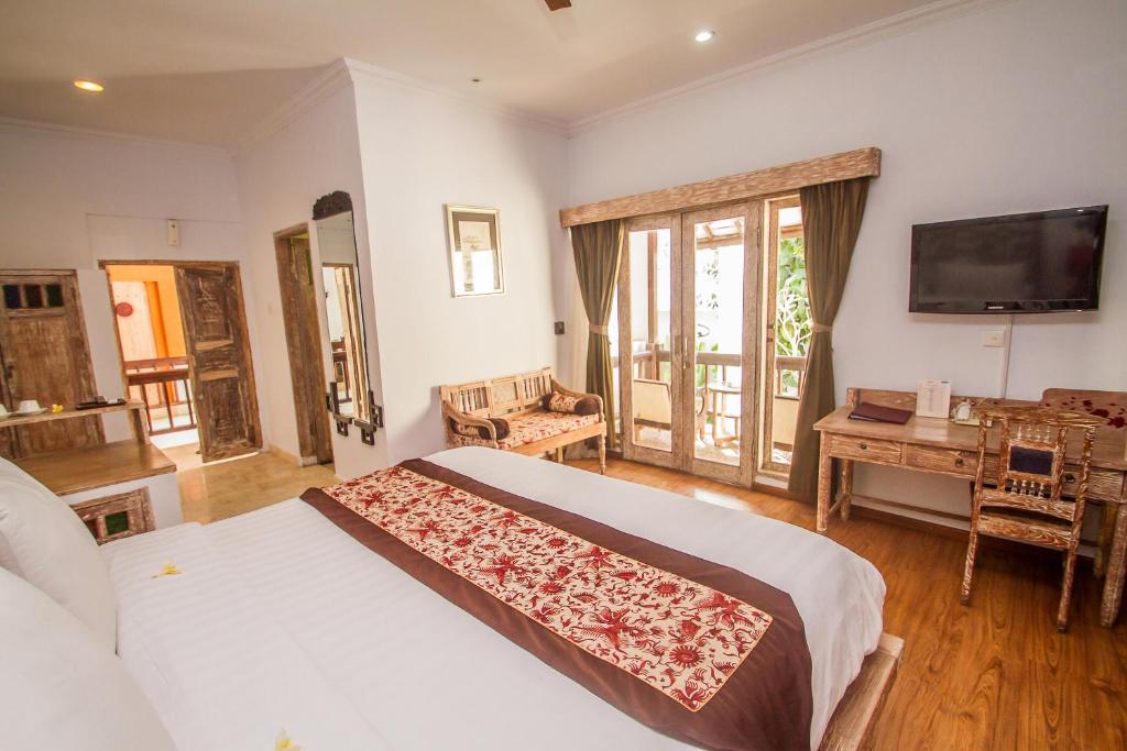 Shared lounge/TV area