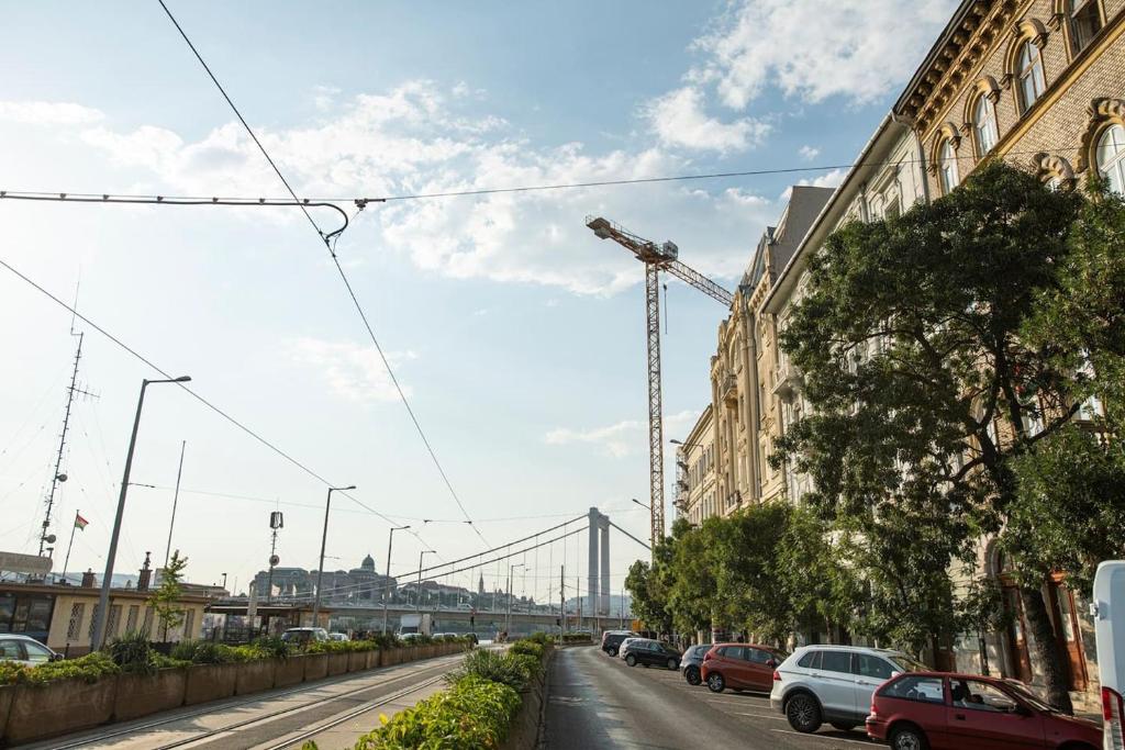 Danube Riverside DESIGNER apartment in city center photo