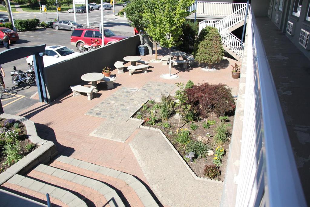 Travelodge by Wyndham Kamloops photo