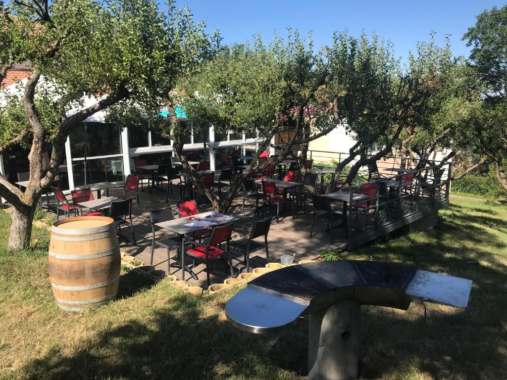 H  tel Restaurant L Arti  re ViaMichelin HOTEL Ceyrat 63122