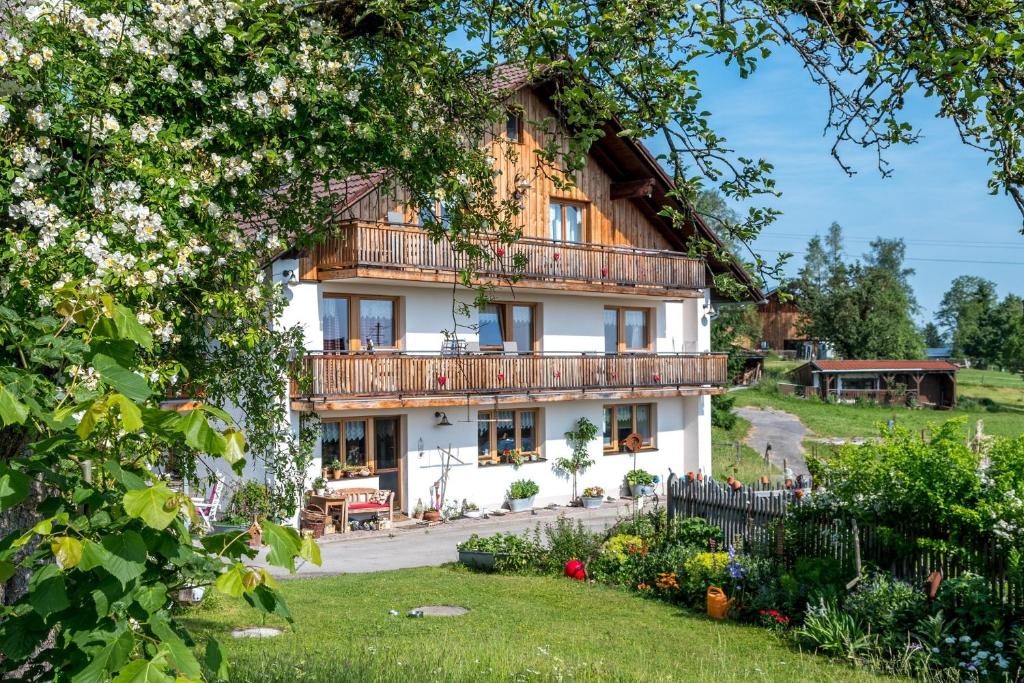 Ferienhof Am Holderbusch — Hotel in Fussen
