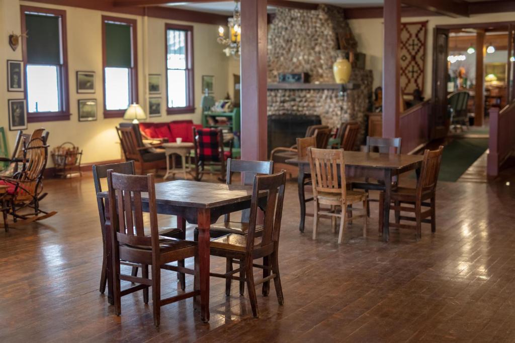 Lakeside Inn photo