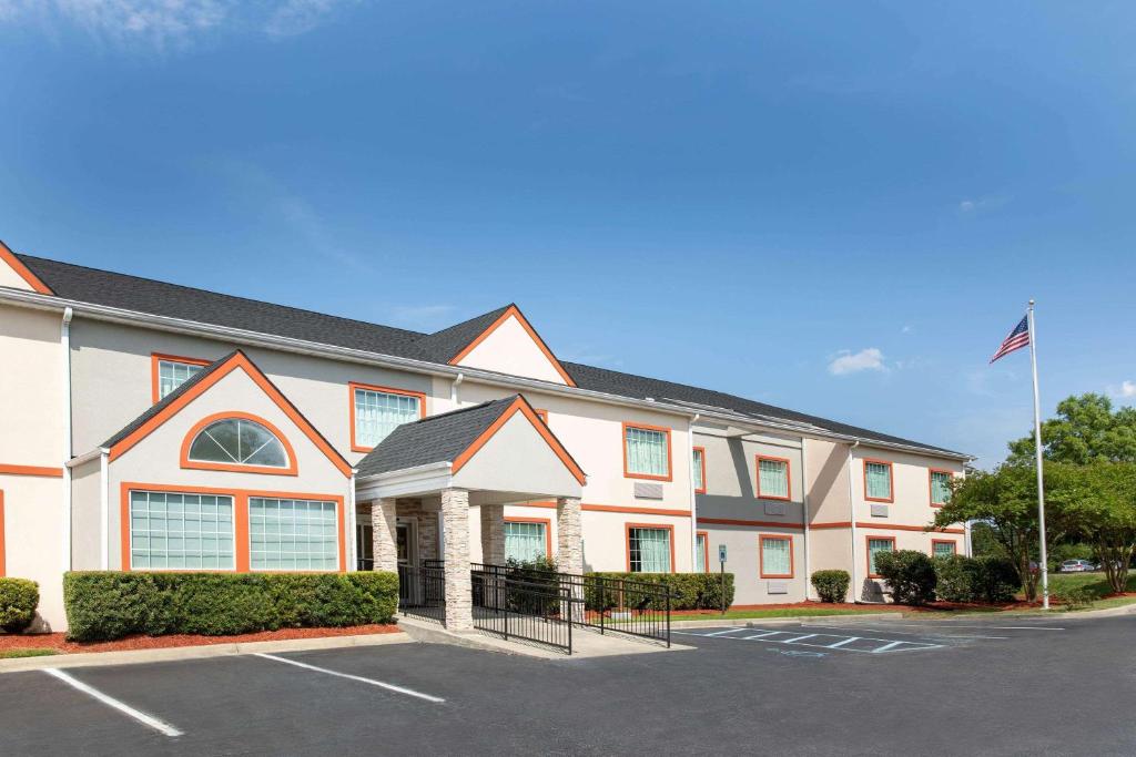 Microtel Inn & Suites by Wyndham Columbia Fort Jackson N, Columbia