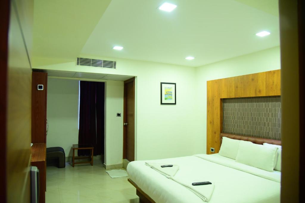 Hotel Adya Classic photo