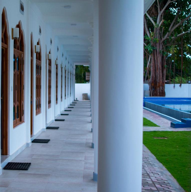 MRD Beach Hotel photo
