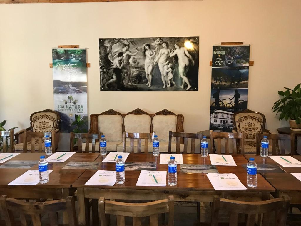 Shared lounge/TV area