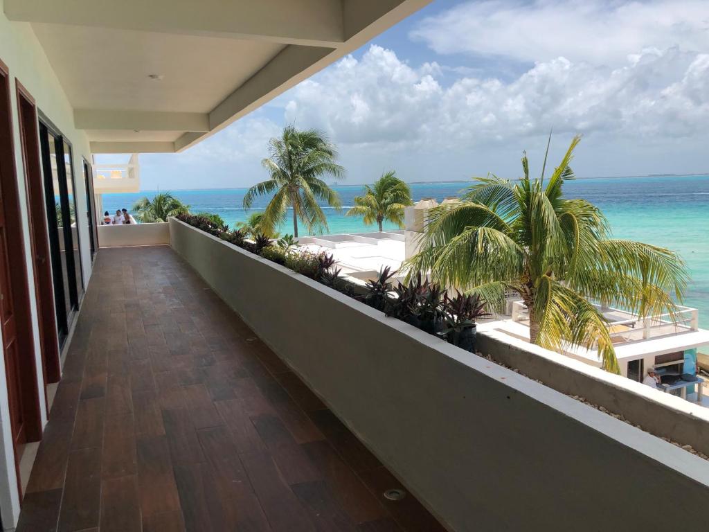 Cuxos Hotel Beachfront - 5