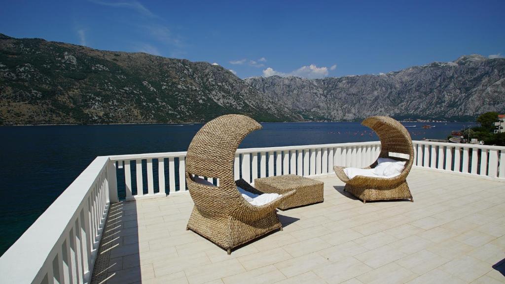 PENTHOUSE STOLIV New SPA-POOL Villa is located 5m from the sea, Exclusive Terrace,Private Jetty wih  — Hotel in Kotor
