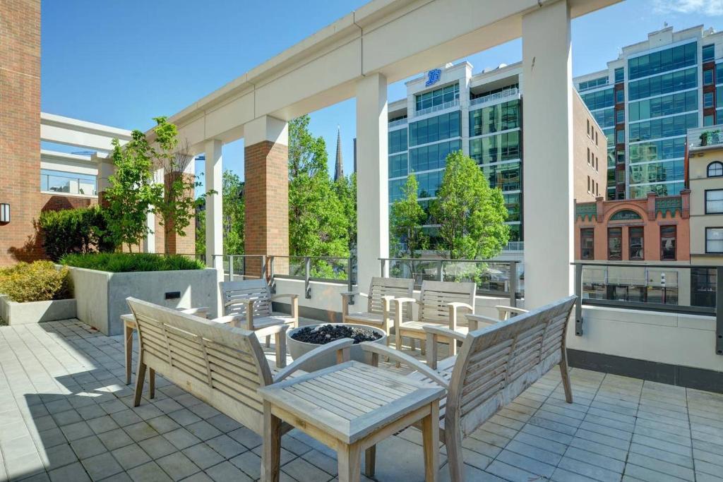 Downtown 2 beds/2bath with huge patio& parking! photo