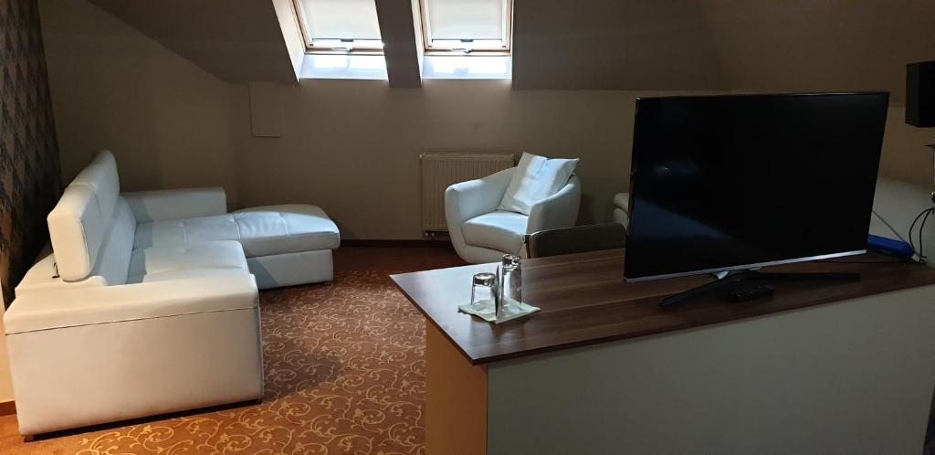 Shared lounge/TV area