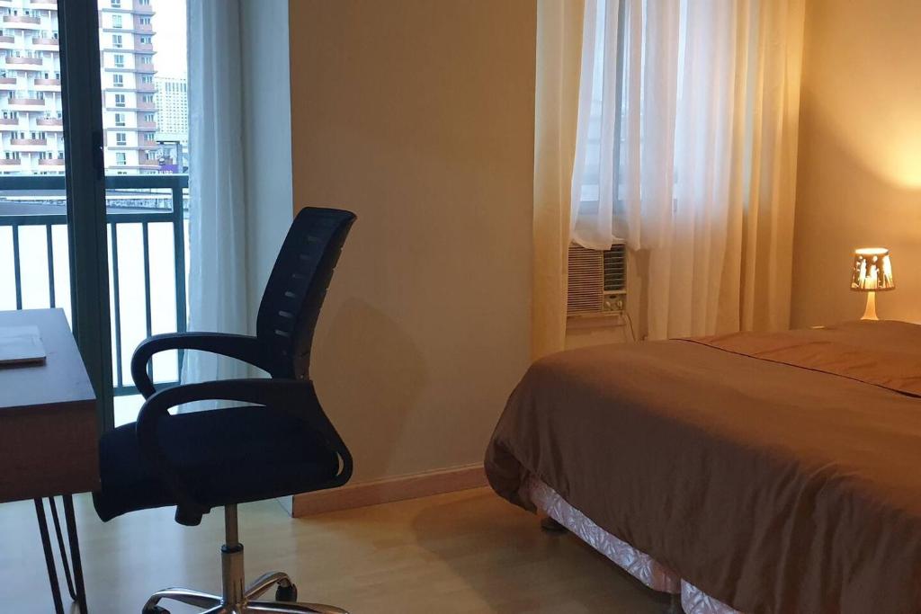 MANDALUYONG 2 Br w 2 Queen, 50HDtv across Shangrila Mall — Hotel in Manila