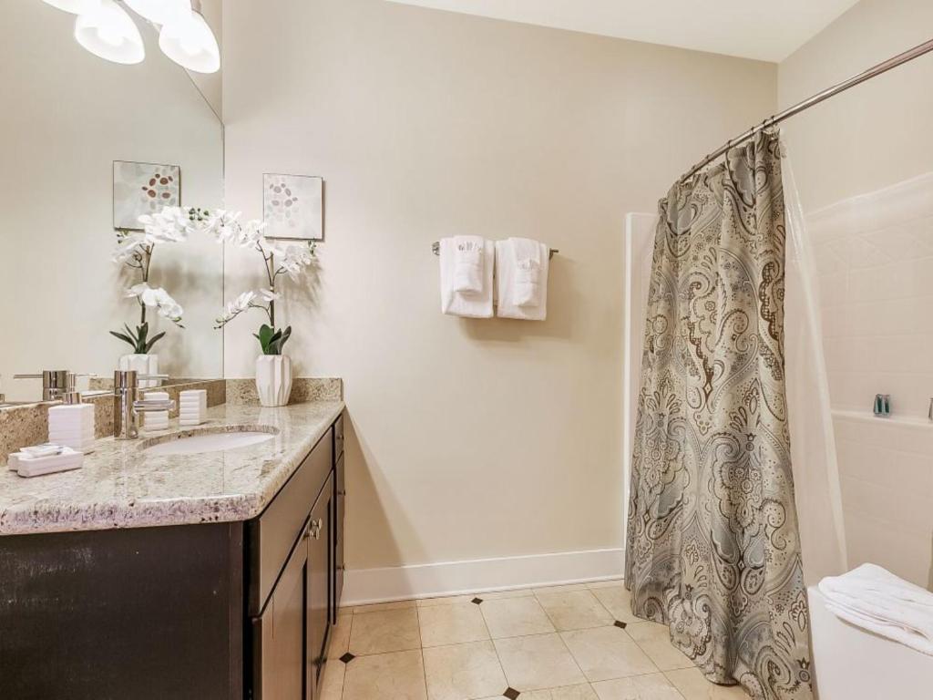 Modern Condos near French Quarter & Bourbon Street photo