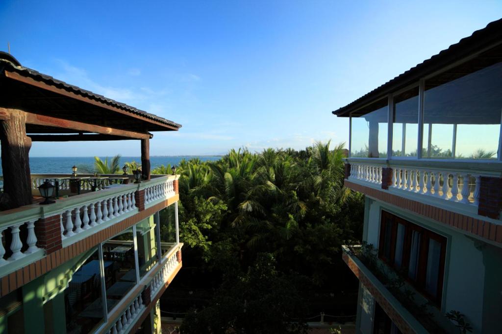 Gold Rooster &#8211; Con Gà Vàng Resort