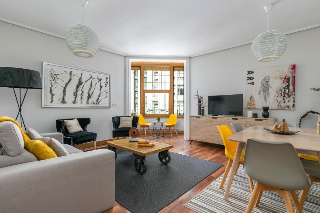 Gran Via 3 by Forever Rentals, Bilbao