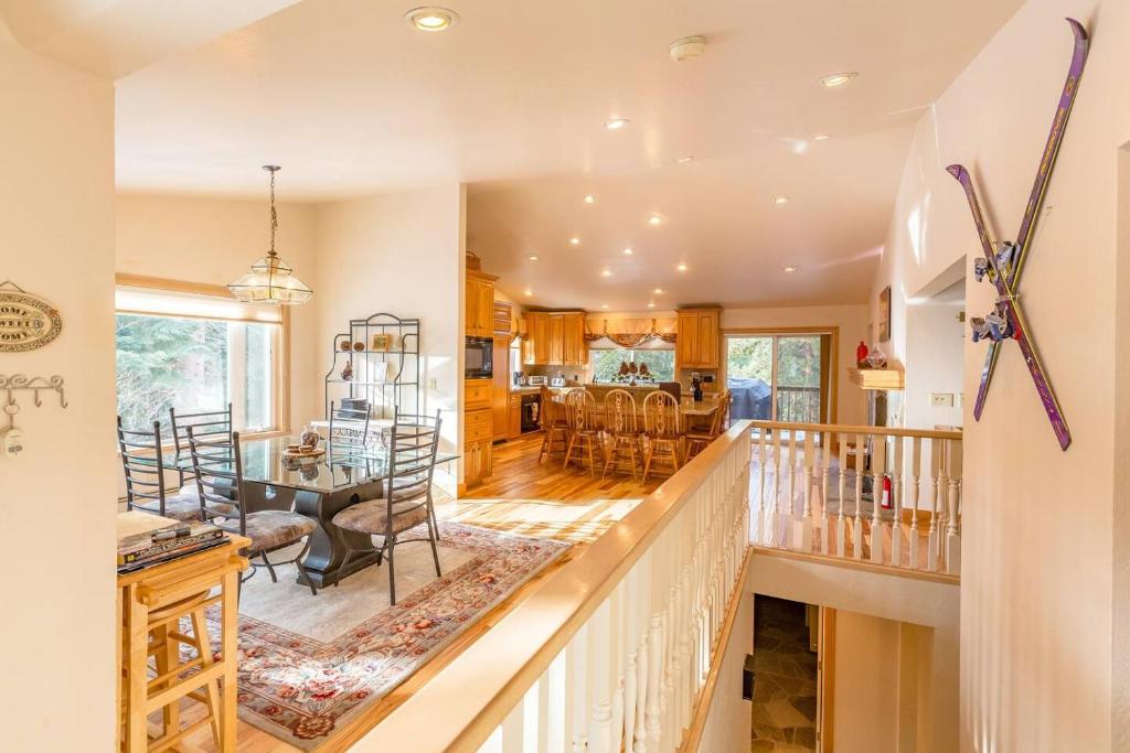 Beautiful 3500sf Lake Tahoe Home W/ Open Layout, Zephyr Cove