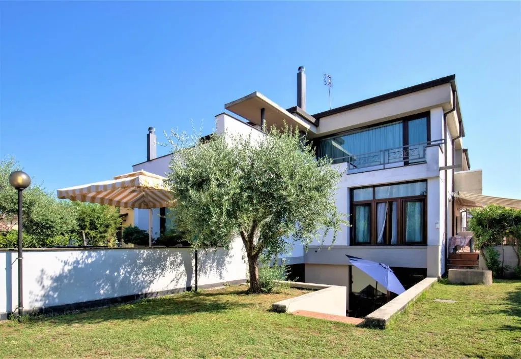 B&B Villa Apuana, hotel in Marina di Carrara
