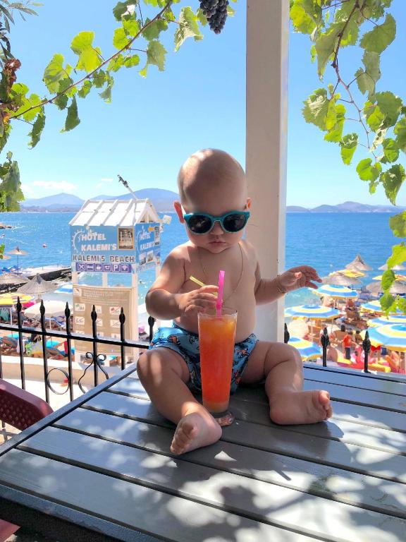 Kalemi's Beachside Hotel photo