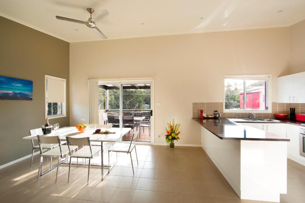 Kitchen, Ingenia Holidays Middle Rock in Port Stephens
