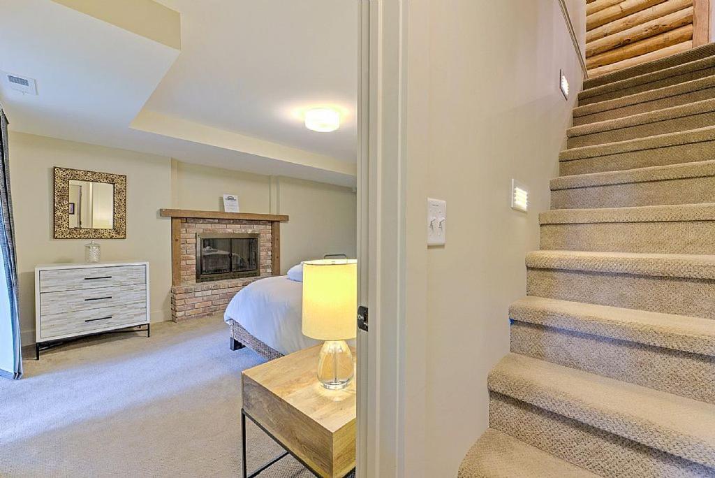 Mountain Cove Home Main image 2