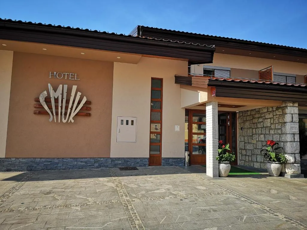 HOTEL SMUK, hotel in Semič