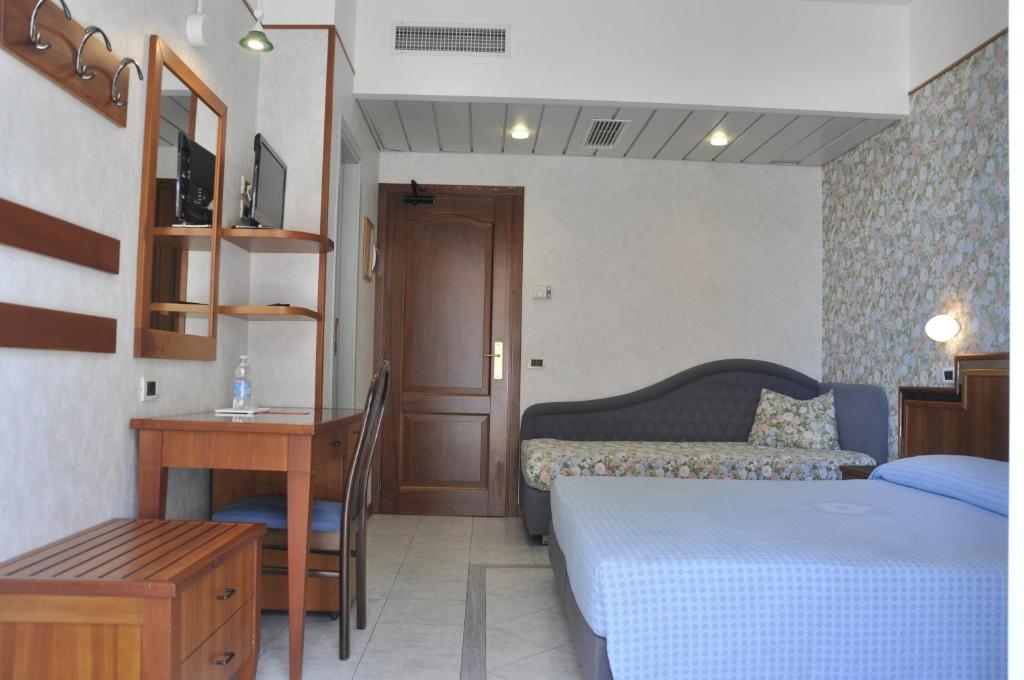 Hotel de France — Pokoje in Rimini, Emilia-Romania