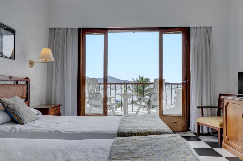 Hotel Sis Pins — Hotel rooms in Puerto Pollensa, Balearic Islands