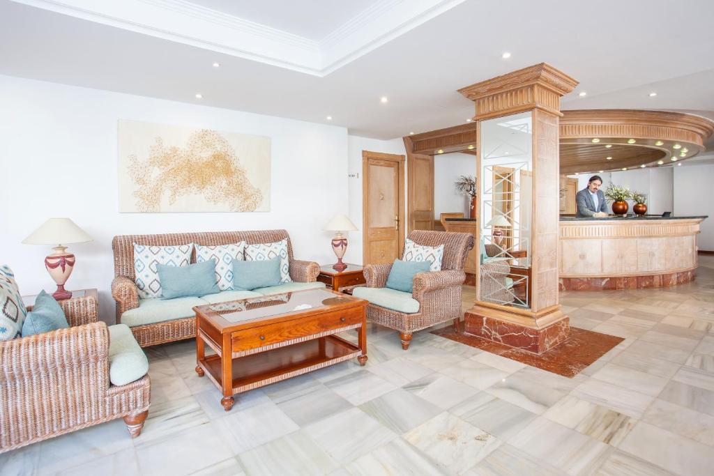 グルポテル ロス プリンシペス & スパ (Grupotel Los Principes And Spa) フロント・ロビー