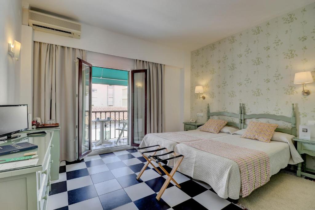 Hotel Sis Pins — Hotel rooms in Puerto Pollensa, Balearic Islands