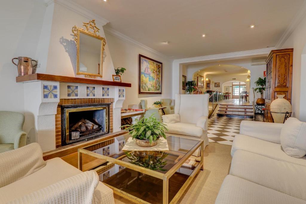 Hotel Sis Pins — Hotel rooms in Puerto Pollensa, Balearic Islands