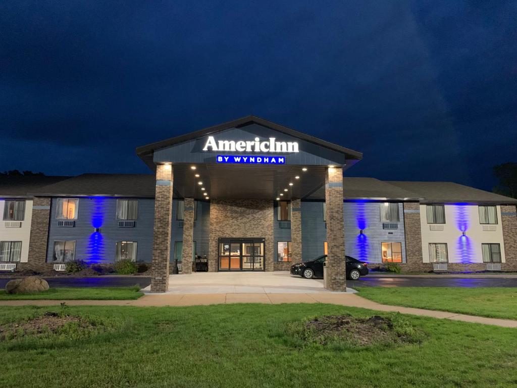 AmericInn by Wyndham Prairie du Chien photo