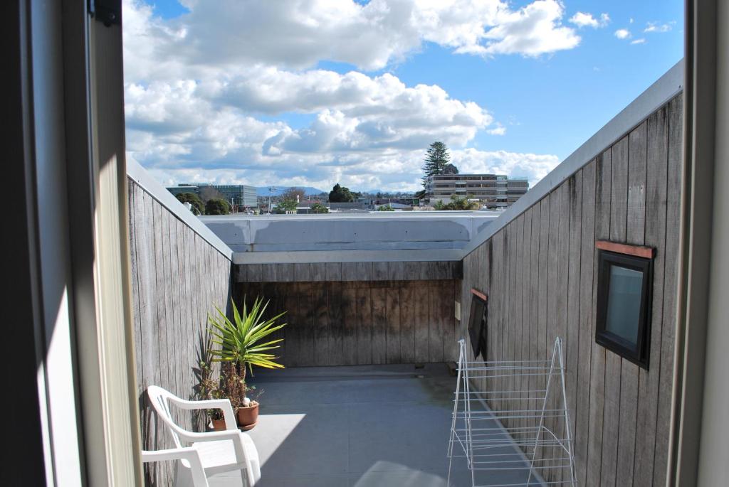 Balcony/terrace, Loft 109 Backpackers Hostel in Tauranga