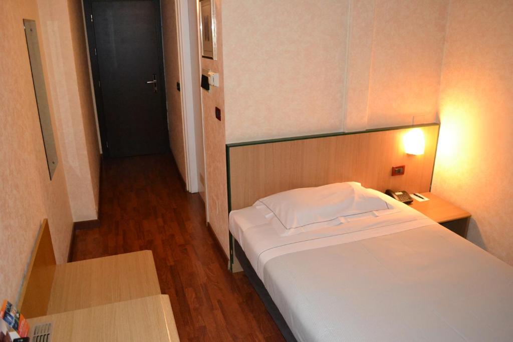 Sun Hotel photo
