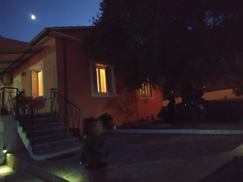 Roza's Home and Studios photo