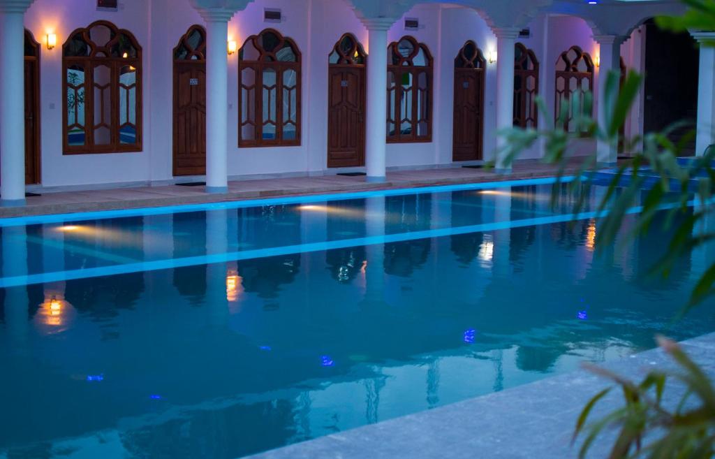 MRD Beach Hotel photo
