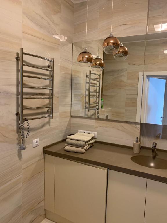 Comfortable Apartments French Quarter Акумулятори Світло Інтернет завжди photo