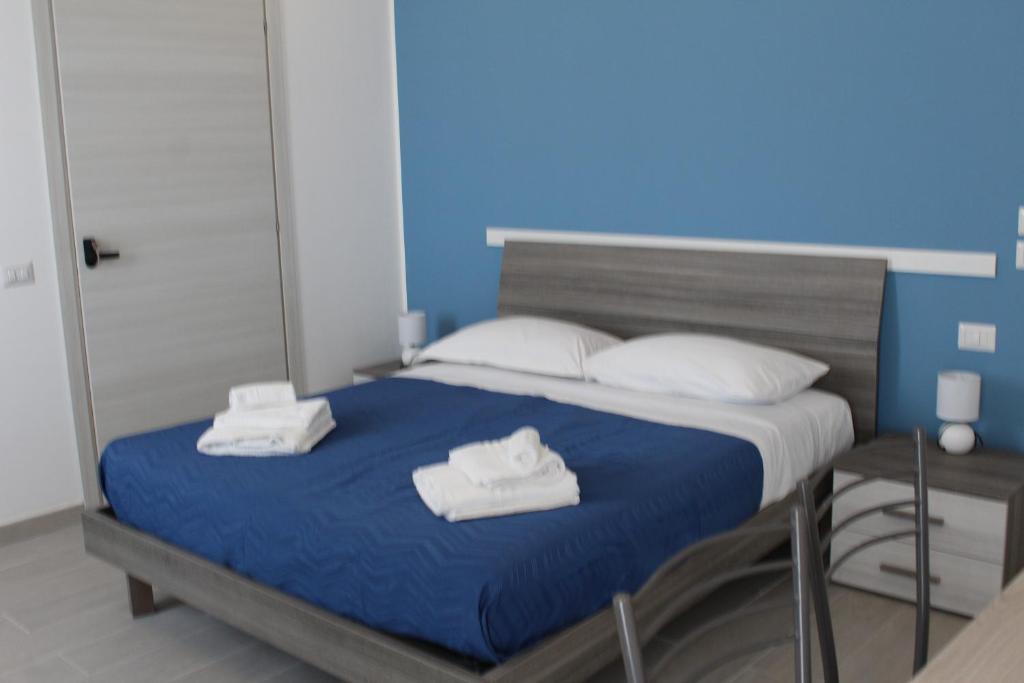 Naxos Laguna Beach - 4