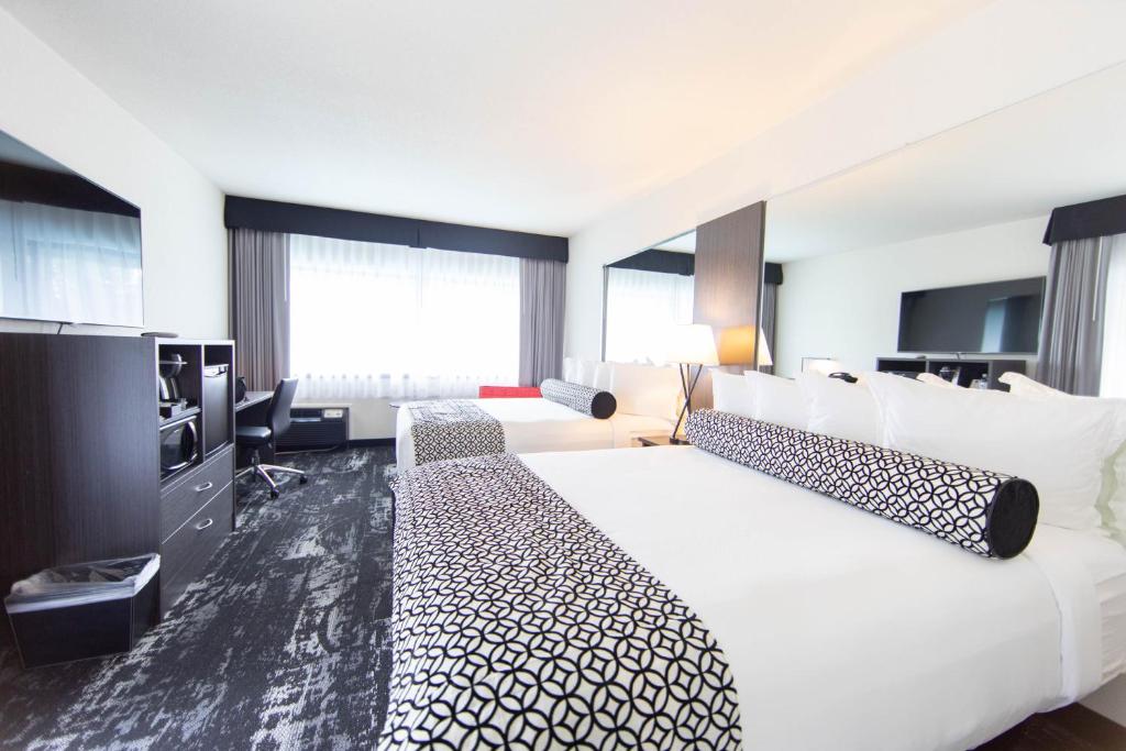 1. 더 센테니얼 호..