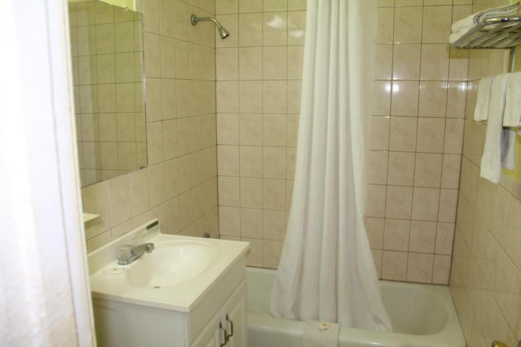 Hutchinson Inn photo