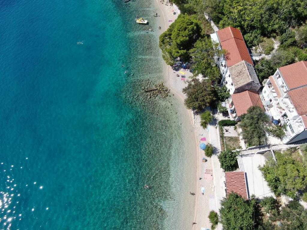 Apartments Maestral — Hotel in Zivogosce